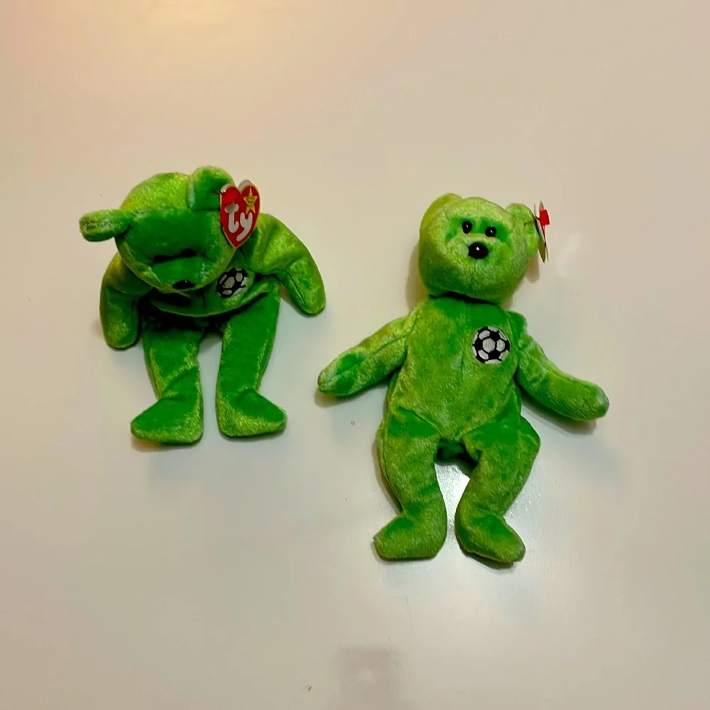 Ty Beanie Baby * Kicks the Soccer Bear * Date of birth: Aug 16, 1998 *